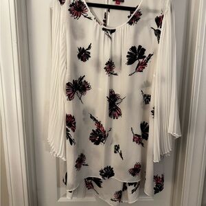 Vince Camuto White Cream Bell Sleeve Blouse - NWOT